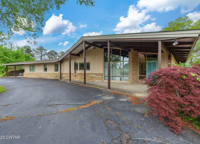 Property at 1902 S College St, Trenton, TN 38382, 3 beds, 2 baths