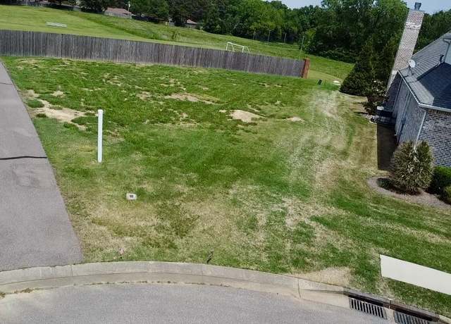 Property at 22 Hampton Pl, Dyersburg, TN 38024