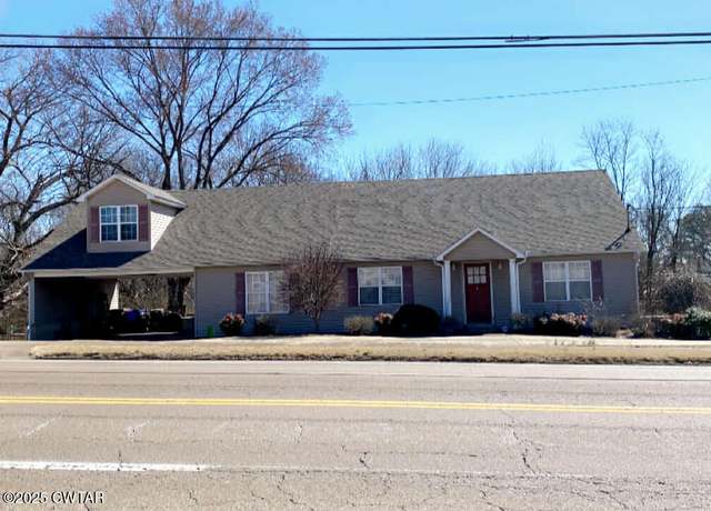 Property at 296 Broad St N, Lexington, TN 38351, 5 beds, 3 baths