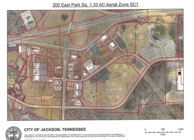Property at 200 E Park Sq, Jackson, TN 38305