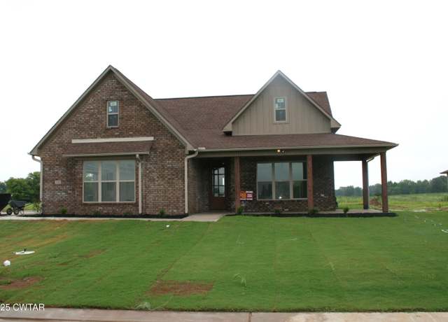 Property at 180 Kensington Cv, Dyersburg, TN 38024, 3 beds, 2 baths