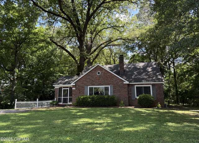 Property at 307 Phillips St, Dyersburg, TN 38024, 3 beds, 2 baths