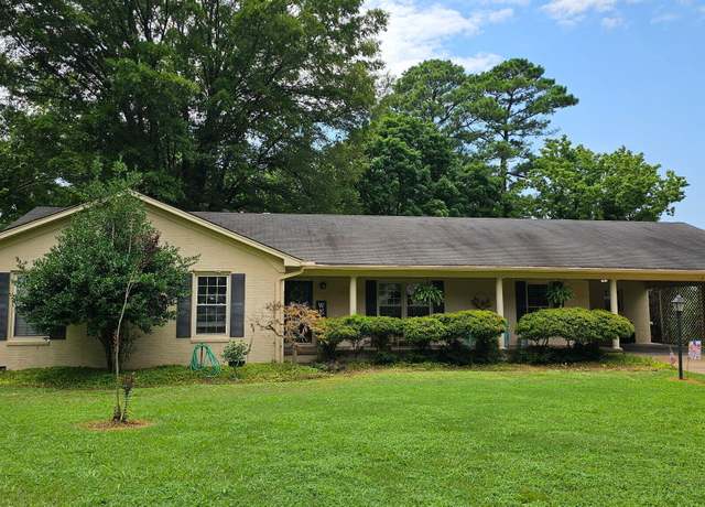 Property at 2 Ayers Dr, Jackson, TN 38301, 3 beds, 2 baths
