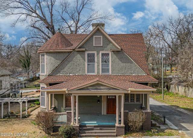 Property at 407 N Highland Ave, Jackson, TN 38301, 3 beds, 2 baths