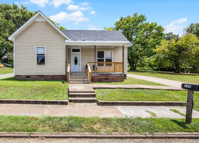 Property at 124 Glendale St, Jackson, TN 38301, 3 beds, 2 baths