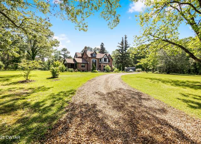 Property at 915 White Ave, Henderson, TN 38340, 5 beds, 3.5 baths