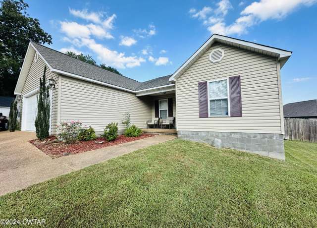 Property at 195 Simmons St, Henderson, TN 38340, 3 beds, 2 baths