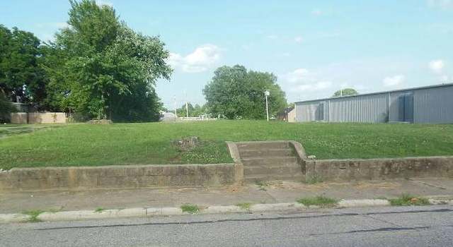 Photo of 558 S Royal St, Jackson, TN 38301