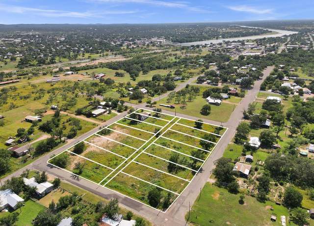 Property at 701 E Tarrant St, Llano, TX 78643