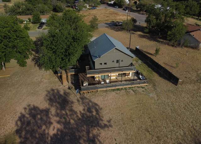 Property at 610 Flag Creek Dr, Llano, TX 78643, 3 beds, 2.5 baths