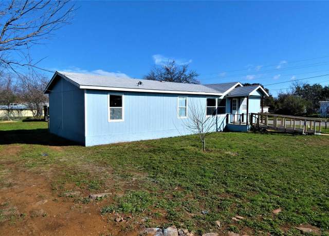 Property at 1109 E Wallace St, Llano, TX 78643, 3 beds, 2 baths