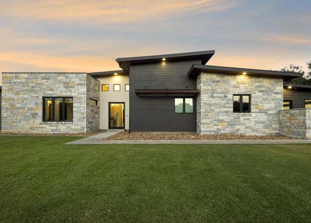 Property at 1117 Longhorn Dr, Burnet, TX 78611, 5 beds, 4.5 baths