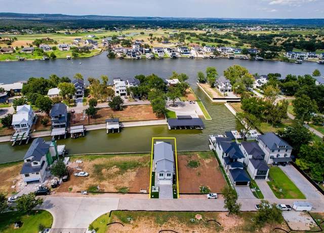 Property at 320 Lake St, Kingsland, TX 78639, 5 beds, 4.5 baths