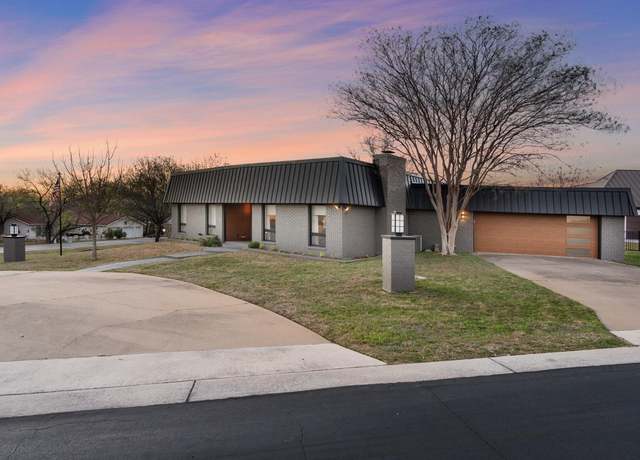 Property at 301 Sombrero, Horseshoe Bay, TX 78657, 2 beds, 2 baths