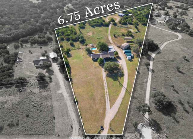 Property at 407 Windmill Rd, Burnet, TX 78611, 5 beds, 4 baths