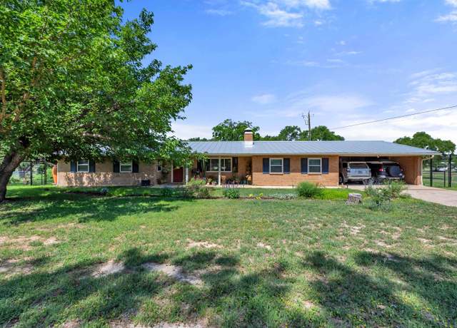 Property at 105 Post Oak Dr, Llano, TX 78643, 4 beds, 3 baths
