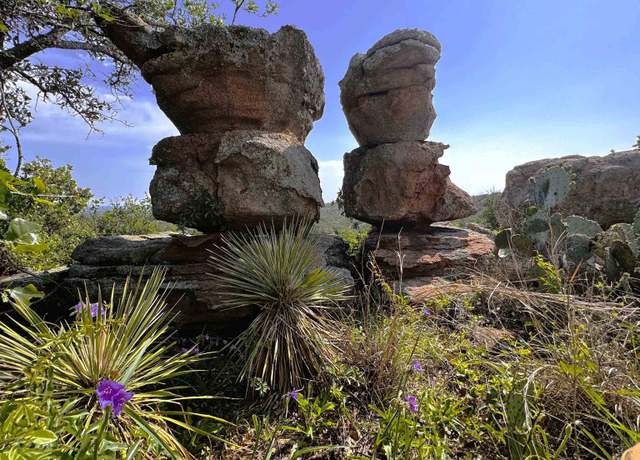Property at 2802 County Road 114, Llano, TX 78643, 5 beds, 3 baths