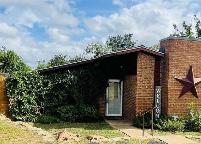 Property at 905 E Brown St, Llano, TX 78643, 4 beds, 2 baths