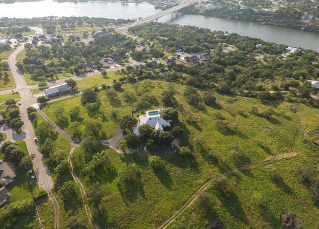Property at 93 Gateway North, Marble Falls, TX 78654, 4 beds, 2.5 baths