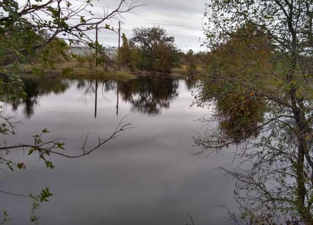 Property at 520 Cr 403, Llano, TX 78643, 3 beds, 2 baths