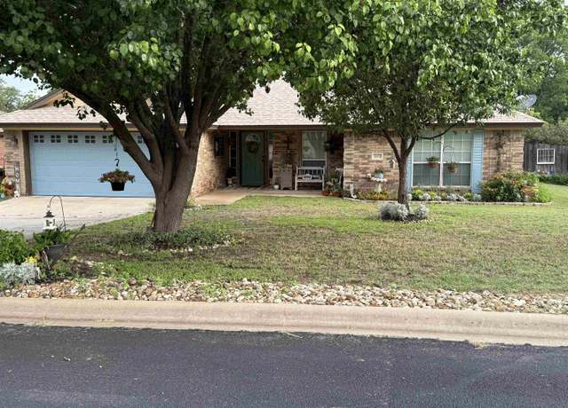 Property at 1404 E Johnson St, Burnet, TX 78611, 3 beds, 2 baths