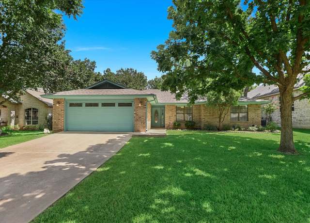 Property at 334 San Saba St, Meadowlakes, TX 78654, 3 beds, 2 baths