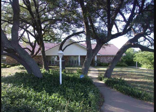 Property at 105 Landon Ln, Llano, TX 78643, 4 beds, 3 baths