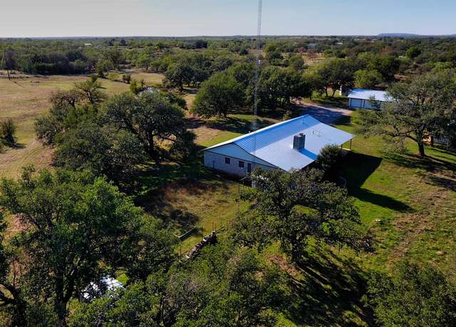 Property at 132 Offer Ln, Llano, TX 78643, 2 beds, 2.5 baths