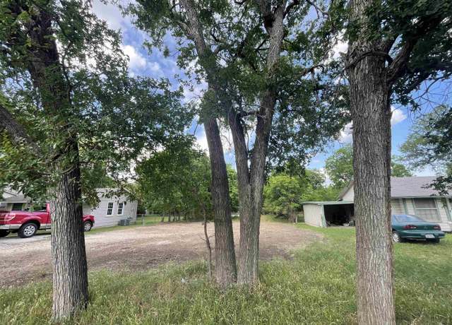 Property at 303 N Race St, Lampasas, TX 76550