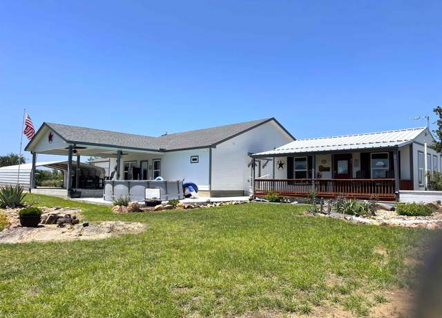 Property at 202 W Rio Llano Dr, Llano, TX 78643, 3 beds, 3 baths