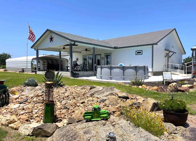 Property at 202 W Rio Llano Dr, Llano, TX 78643, 3 beds, 3 baths