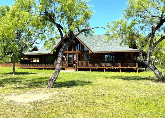Property at 288 W Rio Llano Dr, Llano, TX 78643, 3 beds, 2 baths