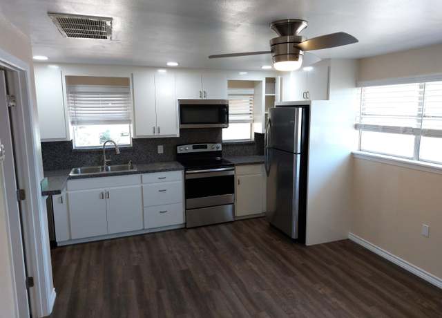 Property at 302 W Sandstone St, Llano, TX 78643