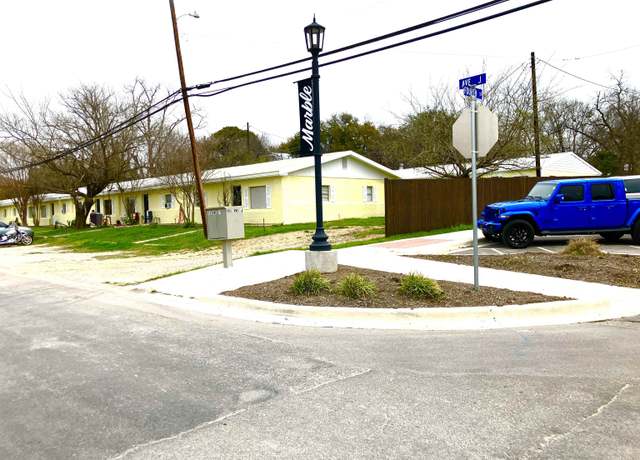 Property at 401 Avenue J, Marble Falls, TX 78654, 2 beds, 1 bath