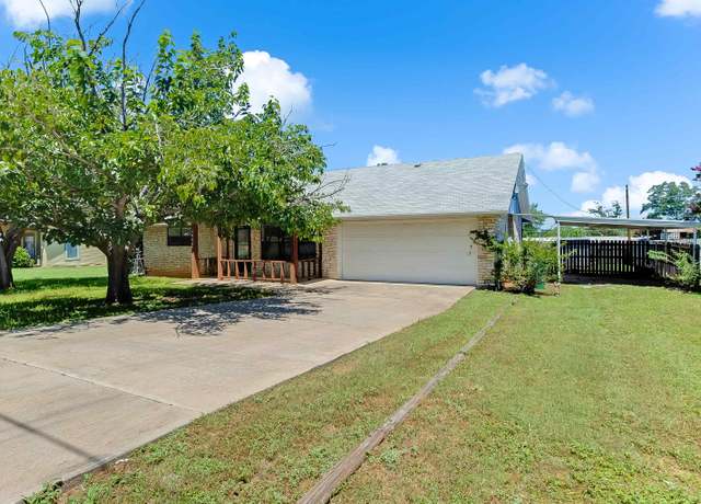 Property at 1008 Wright St, Llano, TX 78643, 2 beds, 2 baths