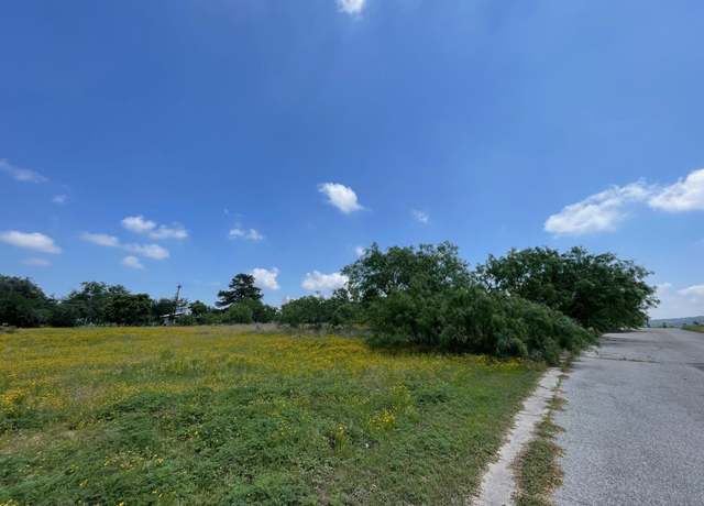 Property at 27a Samantha Ln, Kingsland, TX 78639