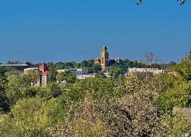 Property at 408 E Tarrant St, Llano, TX 78643