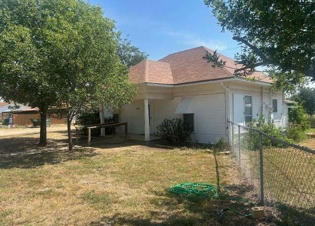 Property at 304 N Oak St, Richland Springs, TX 76871, 2 beds, 1 bath