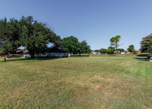 Property at 110 Meadowlakes Dr, Meadowlakes, TX 78654