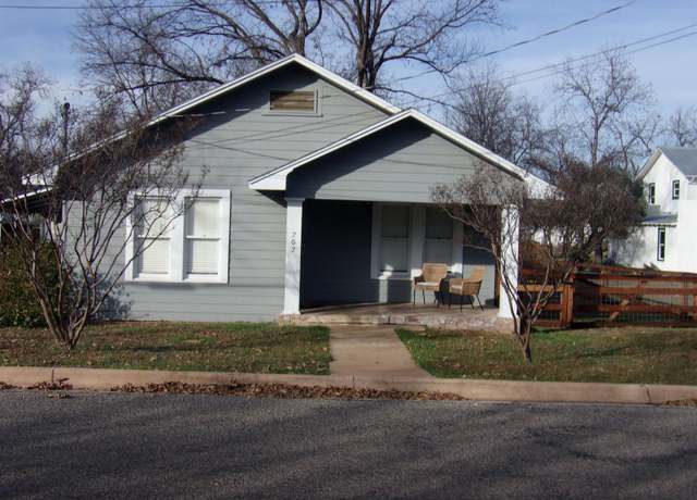 Property at 207 E Wallace St, Llano, TX 78643, 2 beds, 2 baths