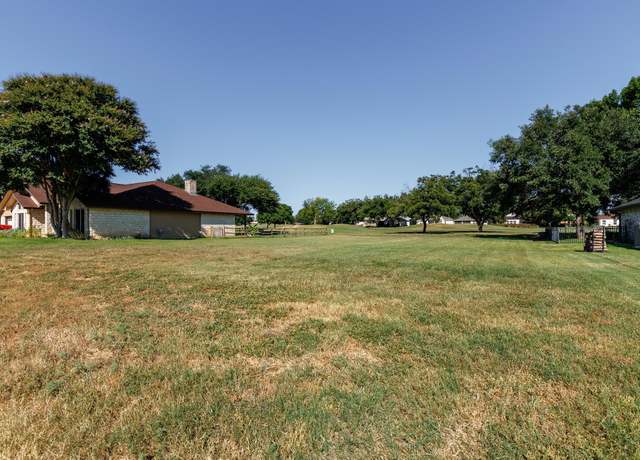 Property at 114 Meadowlakes Dr, Meadowlakes, TX 78654