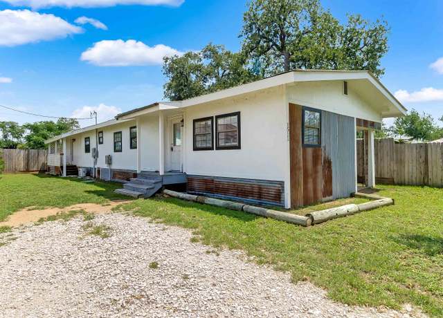 Property at 1511 Arrowhead Trl, Kingsland, TX 78639, 2 beds, 2 baths