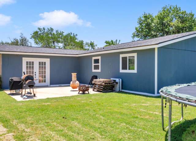 Property at 1201 Mulberry St, Llano, TX 78643, 3 beds, 1.5 baths