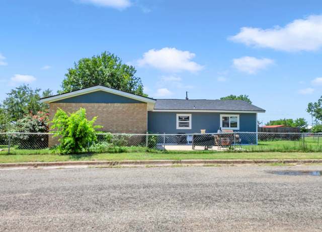 Property at 1201 Mulberry St, Llano, TX 78643, 3 beds, 1.5 baths