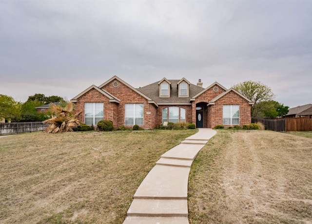 Property at 1005 Ashford Dr, San Angelo, TX 76901, 4 beds, 3 baths