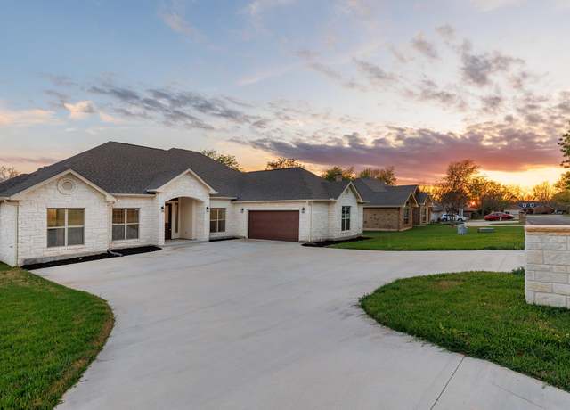 Property at 181 Broadmoor St, Meadowlakes, TX 78654, 3 beds, 2.5 baths