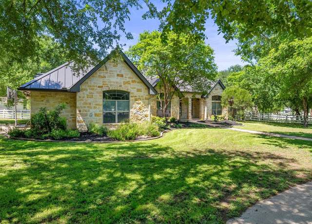 Property at 302 Park Dr, Marble Falls, TX 78654, 4 beds, 3 baths