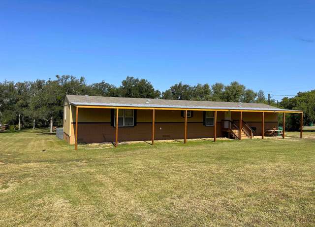 Property at 1505 Moore St, Llano, TX 78643, 3 beds, 2 baths