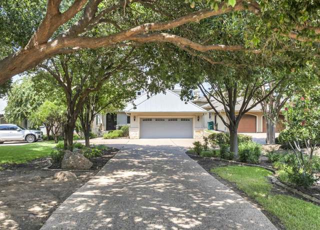 Property at 221 Dominion Dr, Horseshoe Bay, TX 78657, 4 beds, 4.5 baths