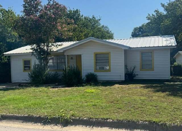 Property at 9 Park Ln, Lampasas, TX 76550, 3 beds, 1 bath